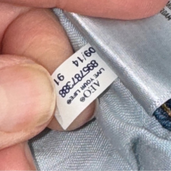 AEO Women’s Mid Rise Jegging Ankle Jean Destructed Size 16 Short - Picture 11 of 17